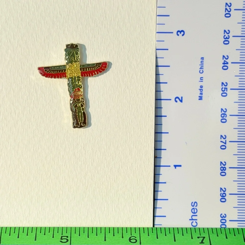 Vintage Totem Pole Enamel Lapel Pin Gold Tone Native Northwest Style J3062